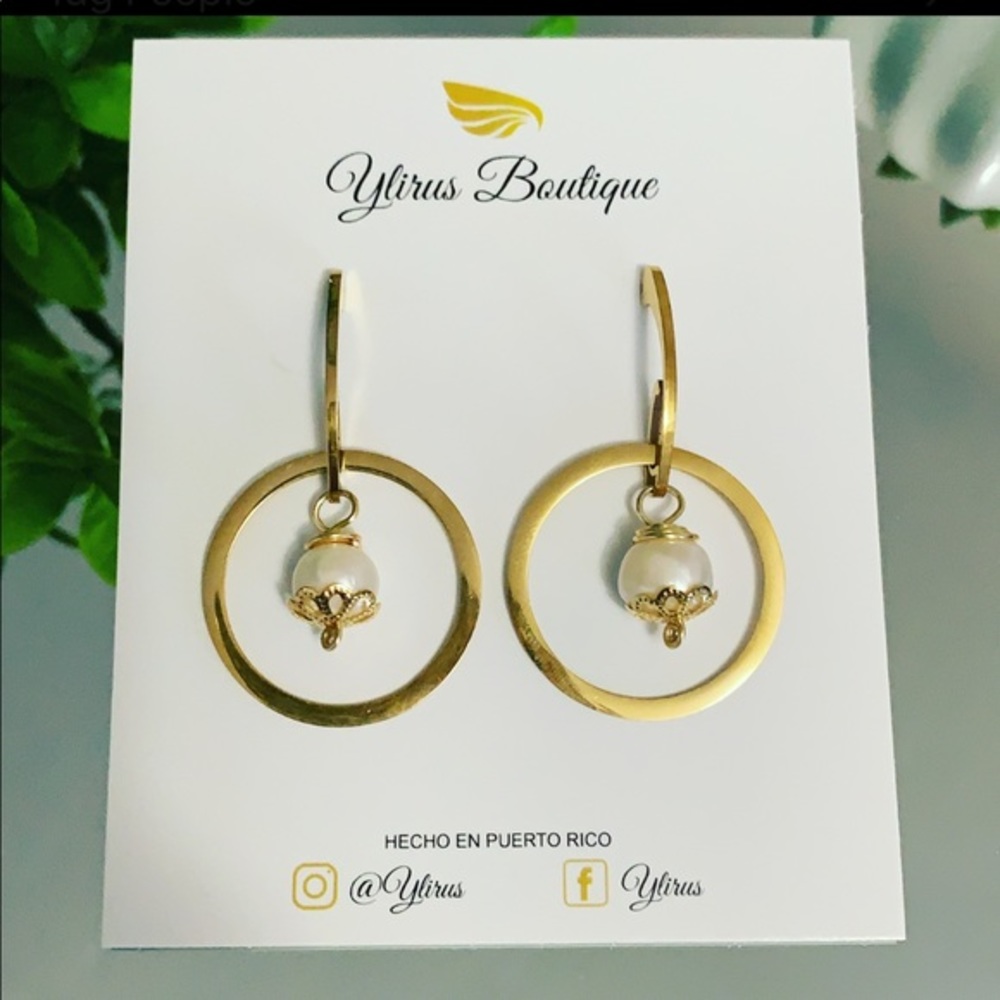 ✨💖 Gold hoop and Pearl Dangle large Post Earring